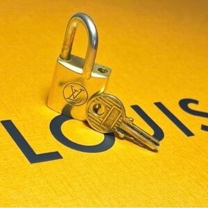 Louis Vuitton lock & key - bright gold    comes with LV dust bag.